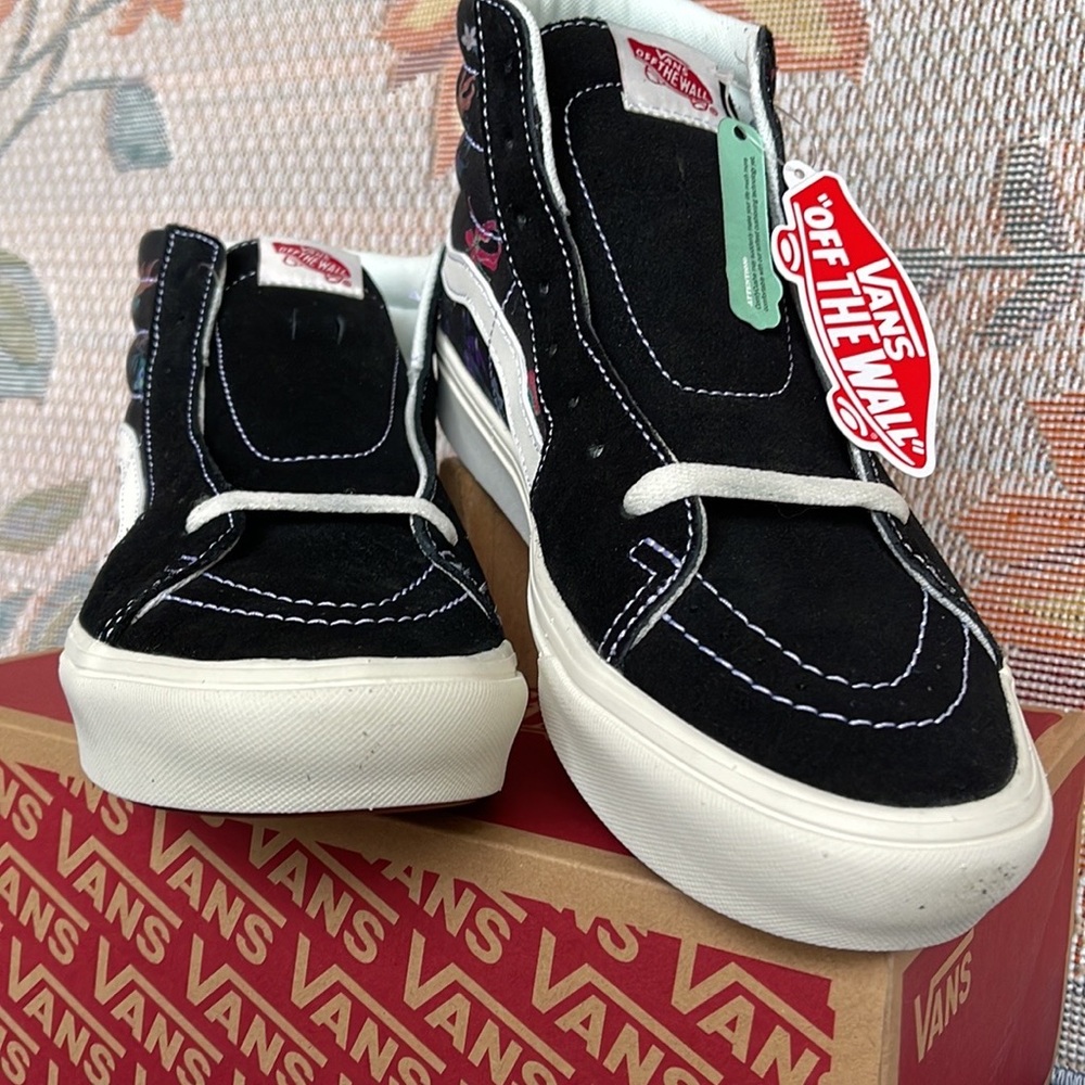 Vans Comfycush Sk8-Hi
Fatal Floral Black
VNOA7TNOBLK
WMNS sneakers - - Picture 7 of 16
